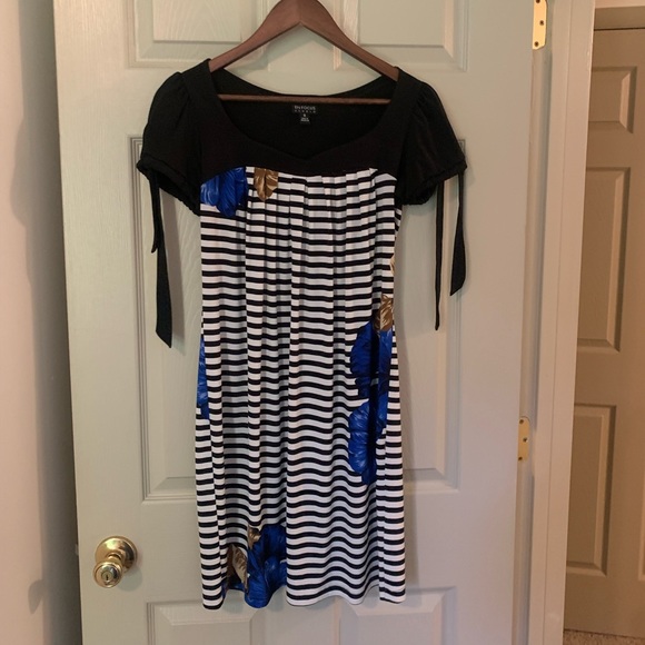 Dress - Picture 1 of 3